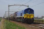 RailTraxx 266 009 passiert am 15 April 2023 Hulten mit ein Kesselwagenzug.