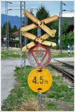 Der Bahnübergang beim Depot Bihać hat auch schon bessere Zeiten erlebt.