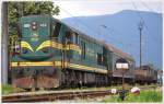 661 322 der FBH (eljeznice Federacije Bosne i Hercegovine) zieht den Sonderzug des Rotary Club Bihać mit einem AB, zwei offenen Rs und einem B nach Martin Brod und zurck.
