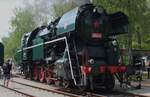 Aus Olomouc kam am 11 Mai 2024 der 464.202 ins Eisenbahnmuseum in Luzna u Rakovnika. Nach neue Kohle bekommen zu haben, bereitet die Laubfroasch sich für die Parade am Drehscheibe vor und lasst sich gerne fotografieren.