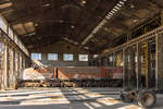 Impressionen aus dem ehemaligen Bw Jundiai der Ferrovia Paulista (FEPASA), das heute ein Eisenbahnmuseum beherbergt. Die E-Lok wurde von Westinghouse in den USA gebaut. Jundiai ist ein Zentrum des Kaffee-Anbaus in Brasilien. Die CP beförderte den Kaffee von Jiundiai zum Hafen Santos. 12.10.2017

E-Lok der Serie 1650  V8  ex  Escandalosa 
Hersteller: Westinghouse, USA
Radsatzfolge: 2CC2
Gewicht: 165 t
max. Achslast: 20 t
LüP: 23,1 m
System: 3 kV Gleichstrom
Nennleistung: 2948 kW
v max: 120 km/h
min. Kurvenradius: 85 m

weitere Informationen:
http://vfco.brazilia.jor.br/locomotivas/Fepasa/09-locomotiva-Fepasa-2cc2-Westinghouse-1m60-6151-V8-desenho.shtml

