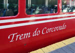 Schriftzug am Triebwagen bei der Zahnradbahn auf den Corcovado. Rio de Janeiro, 11.7.2015