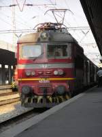 E-Lok 45 201 der BDZ am Sofia Hbf.Der Lokomotiv wird in einigen Minuten mit einem internationalen Zug nach Moskau abfahren.