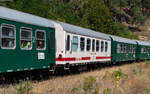 Im von 75 009 gezogenen R 1661 (Septemvri - Dobrinishte) befand sich dieses Bord Bistro. Cherna Mesta 3.9.23