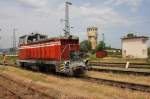 Rodophenbahn am 8.5.2013
Verschublok fr die Schmalspurzge ist an diesem Tag 81008.
Sie steht bereit und wartet auf einen Personenzug aus Richtung 
Velingrad. Im Hintergrund ist ein Wasserturm zu sehen, der
an der Einfahrt in den Normalspurbahnhof Septemvri aus Richtung Sofia 
kommend steht.