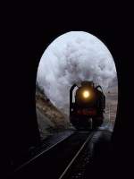 Einfahrt in den Scheitel-Tunnel am Jingpeng-Pass, Januar 2002