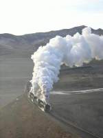 Zwei QJ im Morgenlicht auf Bergfahrt, Jingpeng-Pass Westrampe Ziegeleikurve, Januar 2002