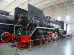 Class Shengli No. 601, 3.7.14 

Hergestellt 1956 von der Sifang Lokomotivfabrik in China, 22,62m lang, 110 km/h schnell, 16,8t Zugkraft. 

151 Einheiten wurden bis 1959 produziert. Sie wurde als Personenzuglok auf Hauptstrecken eingesetzt und kam 1988 ins Beijing Railway Museum