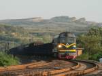 DF4 9023 mit einem Güterzug in Luoyang.