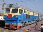 Eine DF4C im Bahnhof Jining am 31.8.2001, optisch sind unter unter der Klasse DF4...