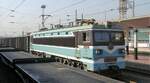 SS3 mit Güterzug im Bahnhof Jining am 31.8.2001, dem ersten Halt nach der Umspurung des Zuges von Moskau nach Peking.