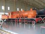 Bei einem Besuch im Juni 2011 in Peking, im National Railway Museum habe ich diese Dampflokomotive fotographiert.
Die ungewhnliche Lackierung ist KEIN Rostschutzlack, sondern die  Regellackierung , soweit wir das mit dem zwar freundlichen Personal, aber mit Null Chinesisch und wenig Englisch, klren konnten.

Auf jeden Fall ein Besuch wert !!!   (wenn man mal in Peking, China ist.