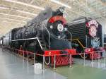 Mikado der Baureihe Jiefang im Beijing Railway Museum, 3.7.14     Hergestellt 1942 in Japan, 21,9 m lang, 80 km/h, 24.03t Zugkraft     Nach Kriegsschäden wurde sie 1946 wieder Instand gesetzt.