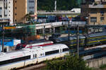 2025.10.01,National Day, CRH380B 3739 of CR ShangHai (NanJing Depot) passing HXD1D 0529 of CR GuangZhou (GuangZhou Depot), near the CaoPu Metro Station Footbridge. The train over GuangZhou-ShenZhen Railway seem almost unchanged for the past decade, interpret it either because the line was stable and profiting, or the priority of new train was focused over other High Speed Rail sections.
---
2025.10.01, Nationalfeiertag, CRH380B 3739 der CR ShangHai (Depot NanJing) passiert HXD1D 0529 der CR GuangZhou (Depot GuangZhou) in der Nähe der Fußgängerbrücke der U-Bahn-Station CaoPu. Die Züge auf der Strecke GuangZhou-ShenZhen scheinen in den letzten zehn Jahren fast unverändert geblieben zu sein, was entweder darauf zurückzuführen ist, dass die Strecke stabil und profitabel war, oder dass der Schwerpunkt bei der Anschaffung neuer Züge auf anderen Hochgeschwindigkeitsstrecken lag.