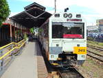 Dieseltriebwagen von Incofér im Bahnhof  Estación al Atlántico , in San Jose kurz vor der Ausfahrt nach Cartago am 09.09.2016.