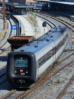 Der Triebzug MFB 5259 verlässt Anfang Juni 2018 den Bahnhof Aalborg.