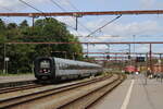 MF 5048 erreicht mit einem Schwesterfahrzeug den Bahnhof Fredericia als IC nach Esbjerg