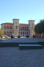Einer der ältesten Bahnhöfe Dänemarks - wenn nicht der älteste überhaupt - ist der Bahnhof Roskilde an der 1847 eröffneten Eisenbahn Kopenhagen - Roskilde.