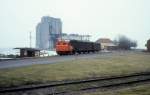 Lollandsbanen Diesellok M 11 (Frichs 1937) mit Güterwagen im Hafen von Bandholm am 16. Februar 1982.