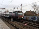 DSB Me 1503 (Henschel 1981) fährt am 30. Dezember 2013 am S-Bf Danshøj vorbei. Der Regionalzug fährt in Richtung Roskilde.