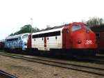 90 86 00 21 105-0 (ex-DSB MY 1105) und MY 1126 auf Bahnhof Randers am 15-5-1999.