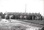 DSB - Lokomotivschuppen Kopenhagen in Juli 1966 - fnf Diesel My und Mx zusammen mit zwei Dampfloks Typ E (leider von hinter fotografiert).