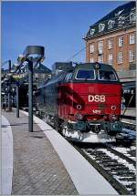 Anfangs März 2001 steht die DSB MZ 1451 in Kopenhagen H.
(Analoges Bild)

