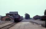 DSB Bahnhof Thisted am 5. September 1976: Am Bahnsteig hält der Mo 1873 abfahrbereit.