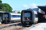 Anfang Juni 2018 standen die Triebzüge MFA 5048 und MFB 5259 auf dem Bahnhof in Aalborg.