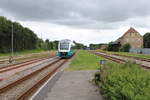 Arriva: Der Zug nach Esbjerg (bestehend aus dem LINT 41 AR 1005) verlässt am 8. Juli 2020 den Bahnhof Varde.