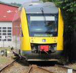 29.7.2011 10:38 LINT 41 Triebzug der Lokalbanen aus Helsingr nach Hillerd kurz nach der Zugkreuzung im Bahnhof Grnnehave.