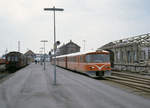 DSB MO 18** mit einem Steuerwagen des Typs Bhs / Gribskovbanen (GDS) Dieseltriebzug (sogenannter  Y-Zug ) Bahnhof Hillerød am 27.