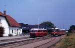 HHGB, Helsingør-Hornbæk-Gilleleje-Banen: Der Scandia-Schienbustriebwagen Sm 3 und ein  Y-Zug  bestehend aus einem Triebwagen (Ym) und einem Steuerwagen (Ys) treffen sich in