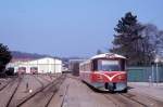 HHGB, Helsingør-Hornbæk-Gilleleje-Banen: Ein Triebzug bestehend aus einem Triebwagen (Ym) und einem Steuerwagen (Ys) verlässt am 11.