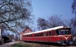 HHGB, Helsingør-Hornbæk-Gilleleje-Banen: Am 11. April 1974 befindet sich der Triebzug zwischen den Haltepunkten Sommariva und Højstrup (in Helsingør). - 1991 wurden die beiden Haltepunkte aufgelassen, und ein neuer Haltepunkt, der Højstrup heisst, wurde ungefähr in der Mitte zwischen den beiden alten angelegt.