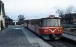 HHGB, Helsingør-Hornbæk-Gilleleje-Banen: Am 25. Dezember 1974 hält ein Zug bestehend aus einem Ym (Triebwagen) und einem Ys (Steuerwagen) am Bahnhof Ålsgårde. - Der Zug fährt in Richtung Helsingør.