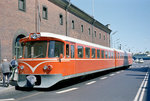 Helsingør-Hornbæk-Gilleleje-Banen HHGB): Am 27. Mai 1970 empfing die HHGB zwei neue Triebzüge, die je aus einem Triebwagen (Ym 51 / 52) und einem Steuerwagen (Ys 91 / 92) bestanden. Hersteller und Baujahr: Waggonfabrik Uerdingen 1970. - In der Endstation Helsingør (im Jernbanevej am DSB-Bahnhof Helsingør) hält am 14. Juni 1970 einer der vollkommen neuen Züge (Ys 92 + Ym 52). - Scan von einem Farbnegativ. Film: Kodacolor X. 