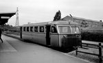 Lyngby-Nærum-Jernbane (LNJ / Nærumbanen): Sm 15 (Scandia 1952) hält eines Tages im Juni 1968 abfahrtbereit in Jægersborg. - Auf dem kleinen Schild links steht: Billetter sælges i toget: Fahrscheine werden im Zug verkauft.