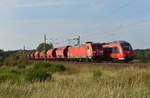 BR 185 321-4 kommend aus Büchen, in gleicher Höhe mit der BR 442 352 zur Überführung nach Büchen. Circa 3km östlich von Büchen 29.09.2017