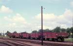 OHJ (Odsherreds Jernbane): Abgestellte Güterwagen stehen am 25. Juli 1974 im Bahnhof Asnæs.