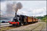 Lok VLTJ 7 der Mariager-Handest Veteranjernbane (MHVJ) mit Zug Nr. 16 von Mariager nach Handest am 23.08.2009 bei der Ausfahrt aus dem Bahnhof Mariager.
