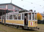 Das dänische Straßenbahnmuseum Sporvejsmuseet Skjoldenæsholm: Vor einer der Wagenhallen ( Valby Gamle Remise ) steht der KS-Triebwagen 275, der 1907 von der Waggonfabrik Scandia gebaut