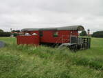 Auf einer Wiese in der Nähe vom Bahnhof Tonder fand ich,am 23.Juni 2021,diesen ehemaligen Wagen.