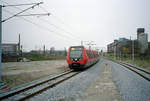 DSB S-Bahn Kopenhagen: Ein Achtwagenzug (LHB/Siemens SA+SB+SC+SD+SD+SC+SB+SA) der Linie F verlässt am Nachmittag des 19. November 2006 den S-Bahnhof Ny Ellebjerg in Richtung Hellerup über Flintholm und Nørrebro. 