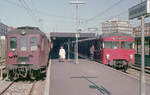 DSB  Hareskovbanen  (Svanemøllen - Farum) / S-Bahn Kopenhagen: Der MO 1999 auf der  Hareskovbanen  und eine Garnitur der zweiten Fahrzeuggeneration auf der S-Bahnlinie B halten am 25. April 1976 im S-Bahnhof Svanemøllen. - Der Dieseltriebwagen MO 1999 wurde 1940 als MO 307 gebaut; umnumeriert wurde er 1941 in 599 und noch einmal 1962 in 1999. Ausmusterung: 1983. - Scan eines Farbnegativs. Film: Kodak Kodacolor II. Kamera: Minolta SRT-101. 