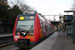 Hier en linie F am Bahnhof Grndal.