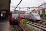 Kopenhagen: DSB S-Bahn 9113 der Linie-Bahn C S anlsslich einer Begegnung mit einem SJ X 2000 am 6. Juli 2013 in Kopenhagen.
Foto: Walter Ruetsch