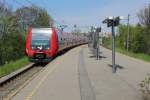København / Kopenhagen DSB S-Bahn: Eine Garnitur der Linie C (SA 8134) erreicht am 26.