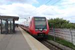 DSB S-Bahn Kopenhagen am 21. Juni 2014: Linie B (LHB/Siemens-SA 8153) fährt nach einem kurzen Aufenthalt am S-Bf Hvidovre weiter in Richtung Høje Taastrup.