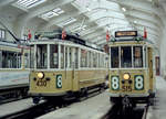 København Københavns Sporveje: Am Morgen des 18. August 1968 halten der zweiachsige Tw 430 und der Drehgestelltriebwagen 515 im Straßenbahnbetriebsbahnhof Sundby. Anlässlich des 350jährigen Jubiläums des Stadtviertels Christianshavn war die 1965 eingestellte SL 8 für zwei Tage (den 17. und den 18. August 1968) wiedererstanden. Während dieser Tage fuhren die Tw 190, 305 und 430 als SL 8. - Vom Herbst 1964 bis Ende April 1965 fuhren Drehgestelltriebwagen des Typs 501 - 618 als Solotriebwagen auf der Linie 8, weshalb diese Fotorekonstruktion gemacht wurde. - Der Tw 430 befindet sich in der Sammlung des Dänischen Straßenbahnmuseums (Sporvejsmuseet Skjoldenæsholm). - Scan von einem Farbnegativ. Film: Kodak Kodacolor X.